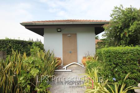 Great Condition 4 Bedroom Pool Villa Close to town