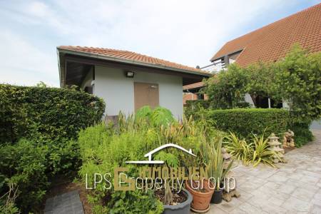 Orchid Palm 2: Hervoragender Zustand 4 Schlafzimmer Pool Villa in der Nähe der Stadt