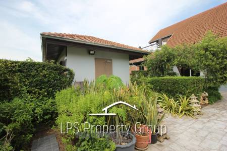 Great Condition 4 Bedroom Pool Villa Close to town