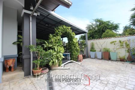 Great Condition 4 Bedroom Pool Villa Close to town