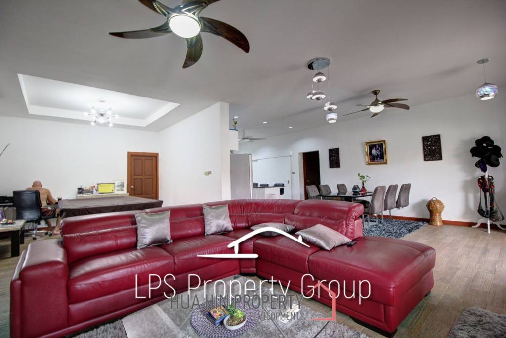 Great Condition 4 Bedroom Pool Villa Close to town