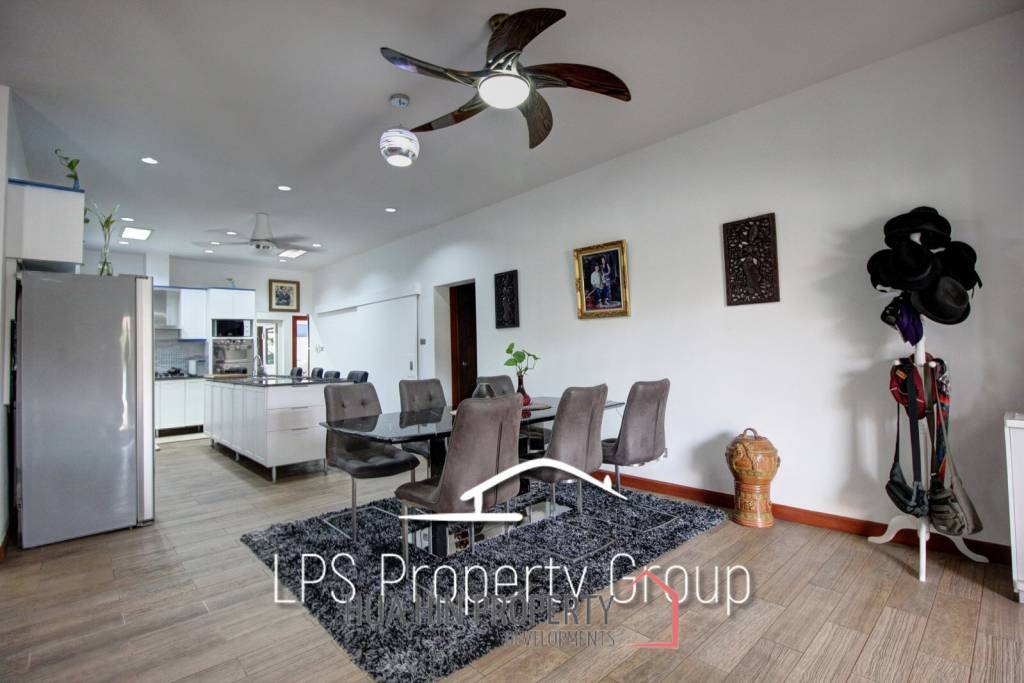 Great Condition 4 Bedroom Pool Villa Close to town