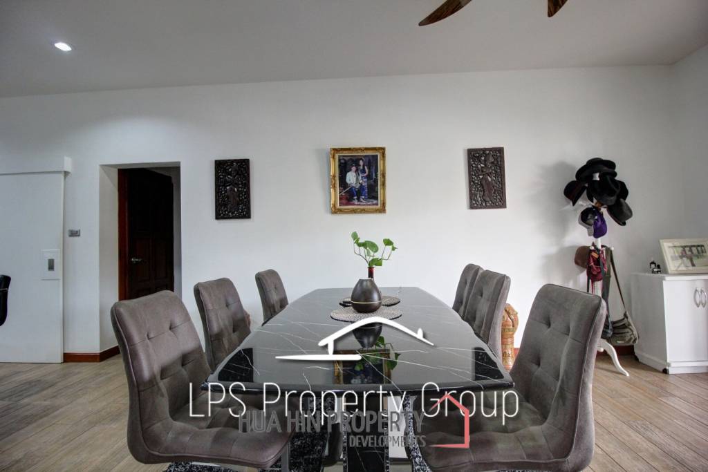 Great Condition 4 Bedroom Pool Villa Close to town