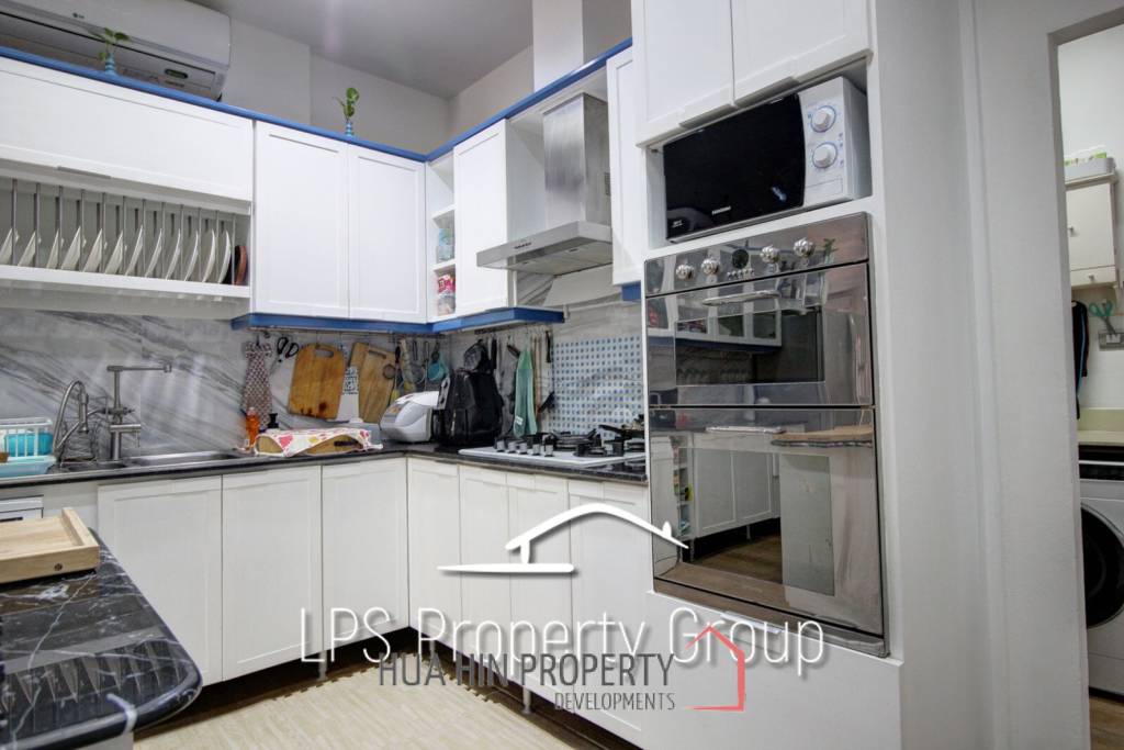 Great Condition 4 Bedroom Pool Villa Close to town