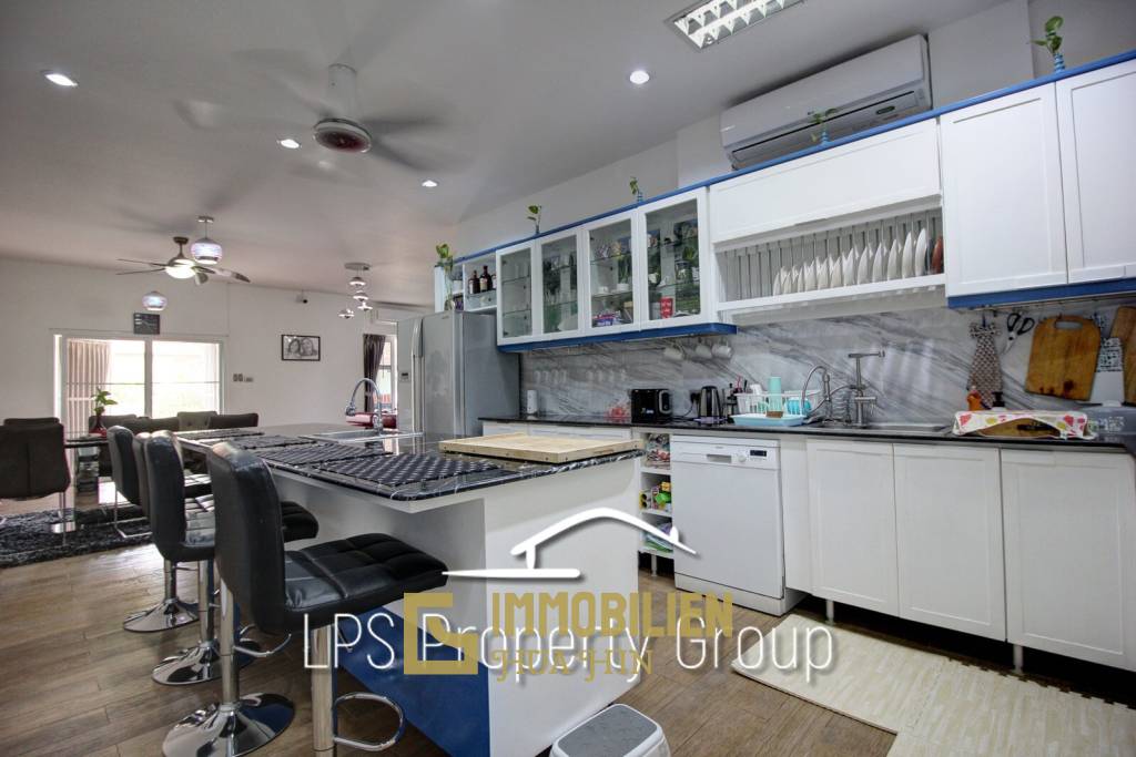 Orchid Palm 2: Hervoragender Zustand 4 Schlafzimmer Pool Villa in der Nähe der Stadt