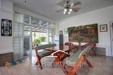 Great Condition 4 Bedroom Pool Villa Close to town