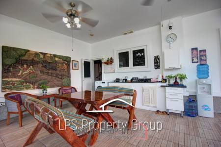 Great Condition 4 Bedroom Pool Villa Close to town