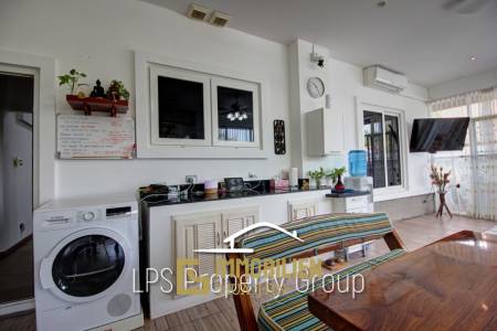 Orchid Palm 2: Hervoragender Zustand 4 Schlafzimmer Pool Villa in der Nähe der Stadt
