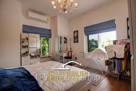 Orchid Palm 2: Hervoragender Zustand 4 Schlafzimmer Pool Villa in der Nähe der Stadt