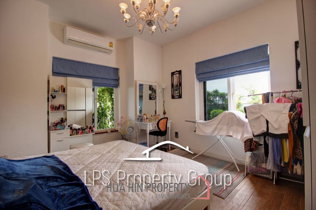 Great Condition 4 Bedroom Pool Villa Close to town