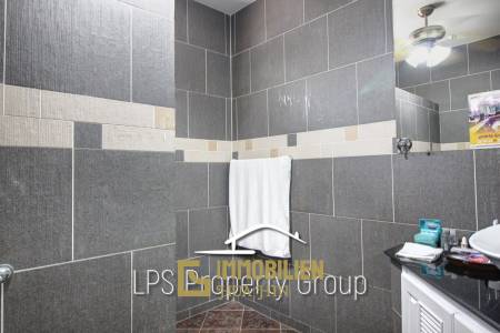 Orchid Palm 2: Hervoragender Zustand 4 Schlafzimmer Pool Villa in der Nähe der Stadt