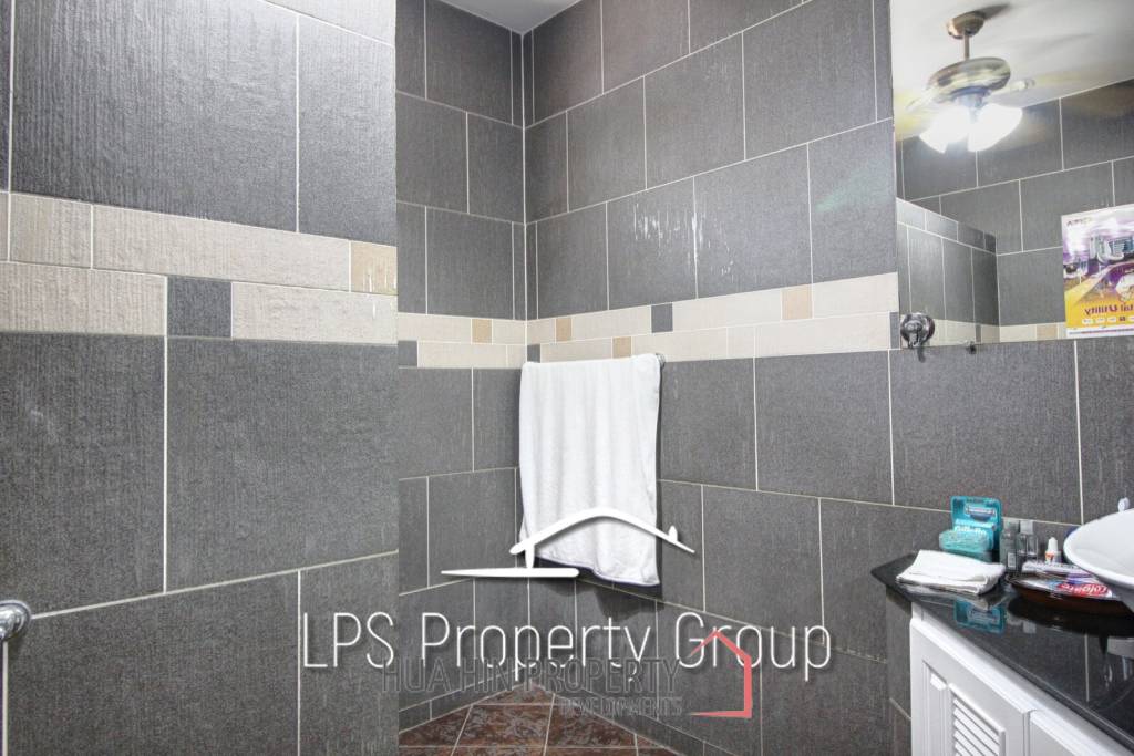 Great Condition 4 Bedroom Pool Villa Close to town