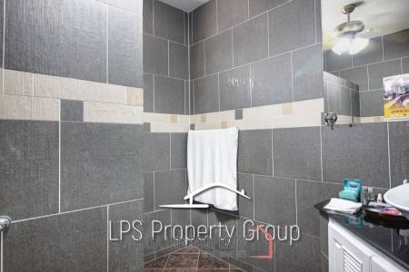 Great Condition 4 Bedroom Pool Villa Close to town