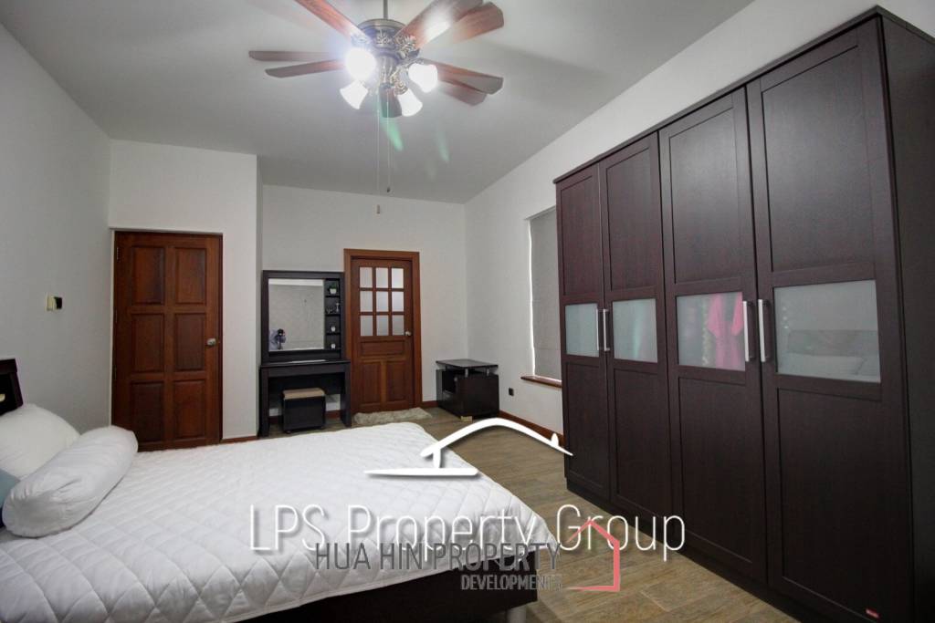 Great Condition 4 Bedroom Pool Villa Close to town