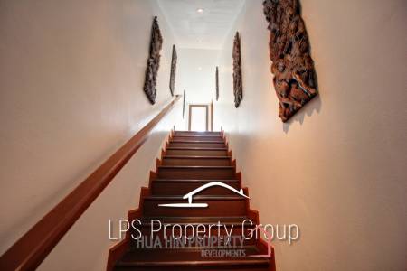 Great Condition 4 Bedroom Pool Villa Close to town