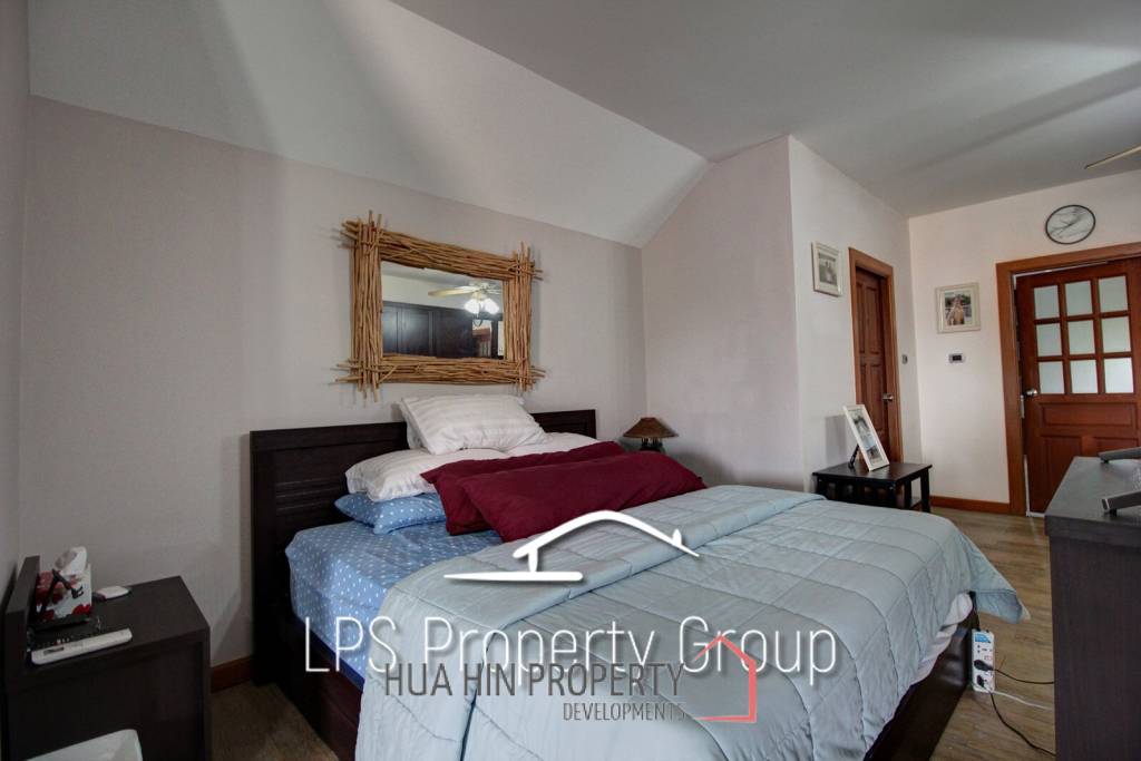 Great Condition 4 Bedroom Pool Villa Close to town
