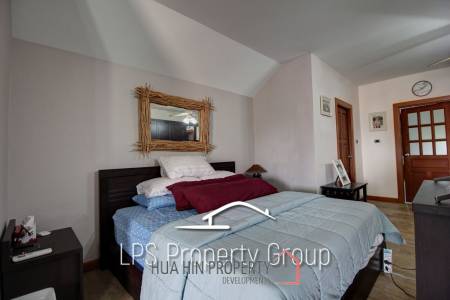 Great Condition 4 Bedroom Pool Villa Close to town