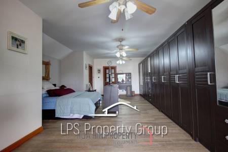 Great Condition 4 Bedroom Pool Villa Close to town
