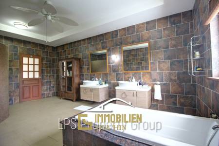 Orchid Palm 2: Hervoragender Zustand 4 Schlafzimmer Pool Villa in der Nähe der Stadt