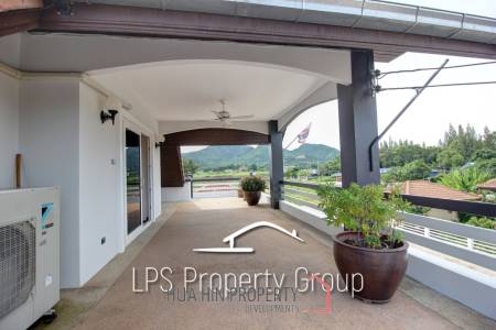 Great Condition 4 Bedroom Pool Villa Close to town