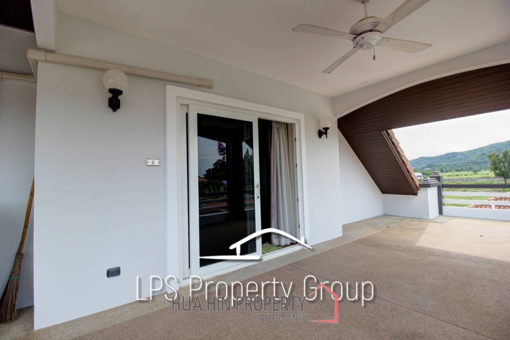 Great Condition 4 Bedroom Pool Villa Close to town