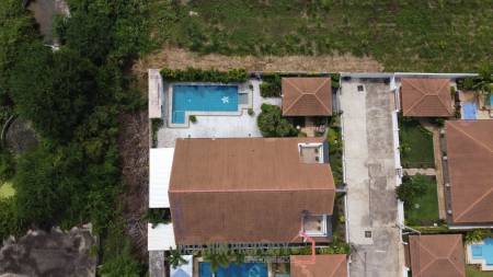 Great Condition 4 Bedroom Pool Villa Close to town