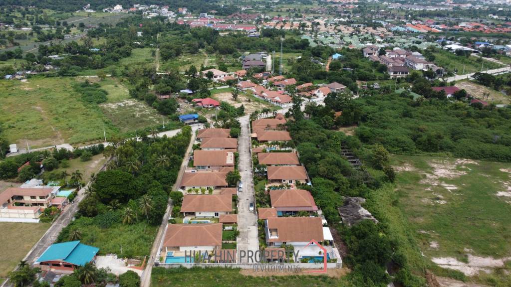 Great Condition 4 Bedroom Pool Villa Close to town