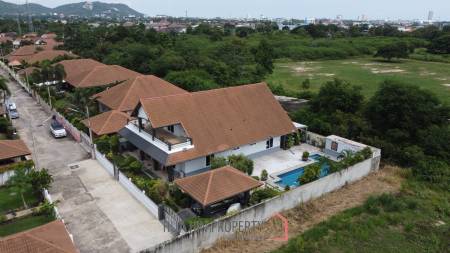 Great Condition 4 Bedroom Pool Villa Close to town