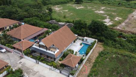 Great Condition 4 Bedroom Pool Villa Close to town