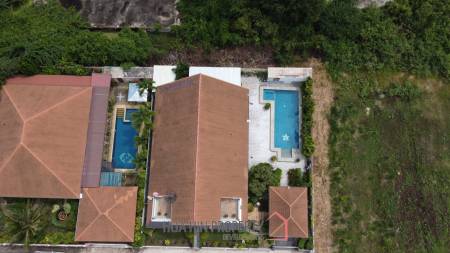 Great Condition 4 Bedroom Pool Villa Close to town
