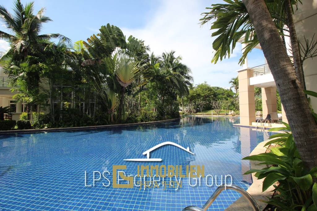 Large 2 Bed Luxury Condo with hotel facilities