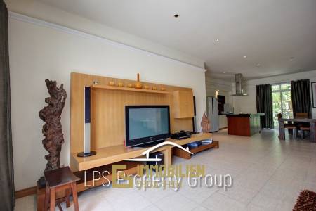 Large 2 Bed Luxury Condo with hotel facilities