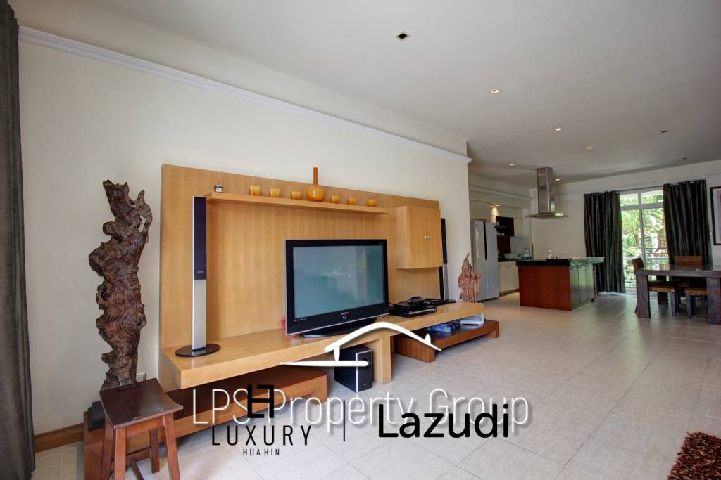 Large 2 Bed Luxury Condo with hotel facilities