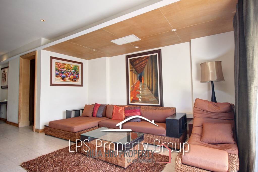 Large 2 Bed Luxury Condo with hotel facilities