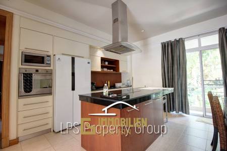 Large 2 Bed Luxury Condo with hotel facilities