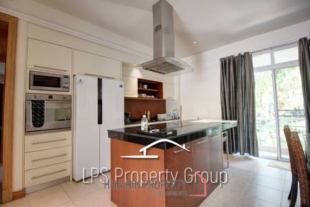 Large 2 Bed Luxury Condo with hotel facilities