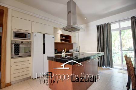 Large 2 Bed Luxury Condo with hotel facilities