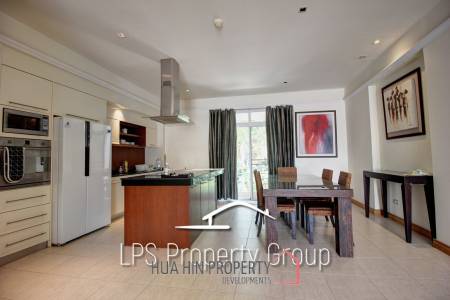 Large 2 Bed Luxury Condo with hotel facilities