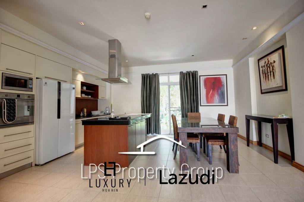 Large 2 Bed Luxury Condo with hotel facilities