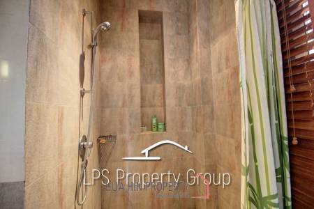 Large 2 Bed Luxury Condo with hotel facilities
