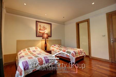 Large 2 Bed Luxury Condo with hotel facilities