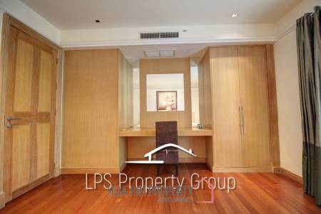 Large 2 Bed Luxury Condo with hotel facilities