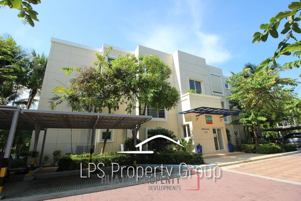 Large 2 Bed Luxury Condo with hotel facilities