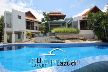 Unique 4 Bed Luxury Villa close to town (Sea Views)