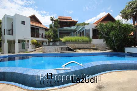 Unique 4 Bed Luxury Villa close to town (Sea Views)