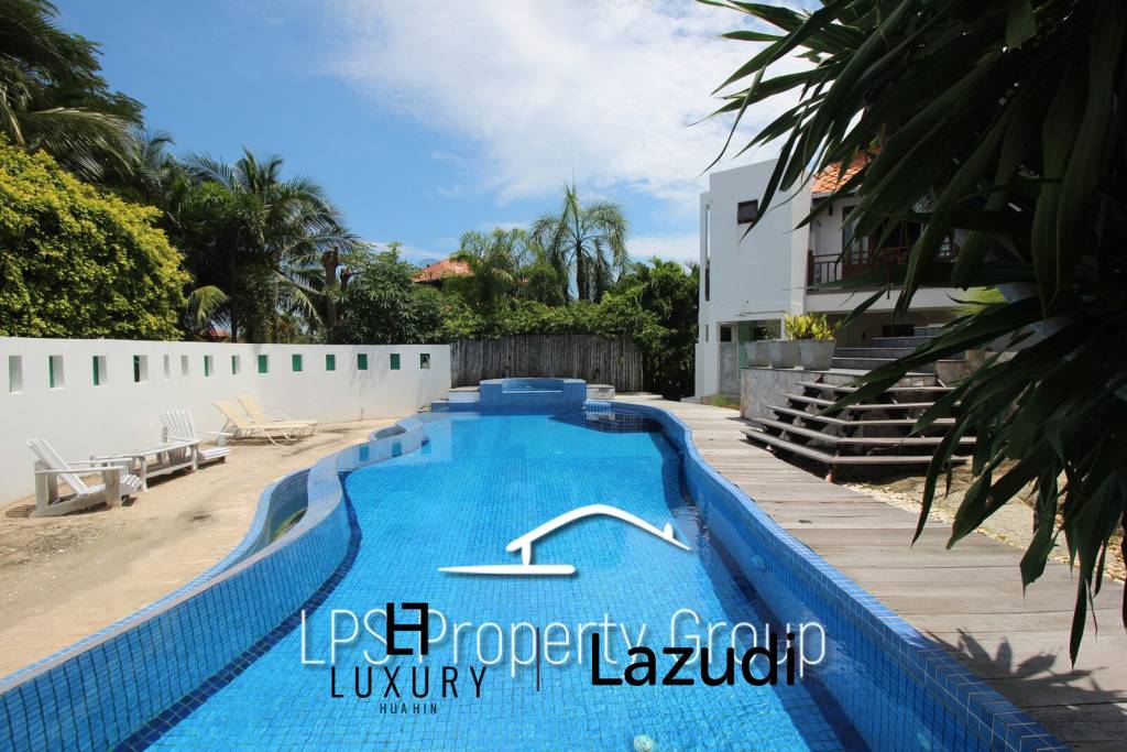 Unique 4 Bed Luxury Villa close to town (Sea Views)