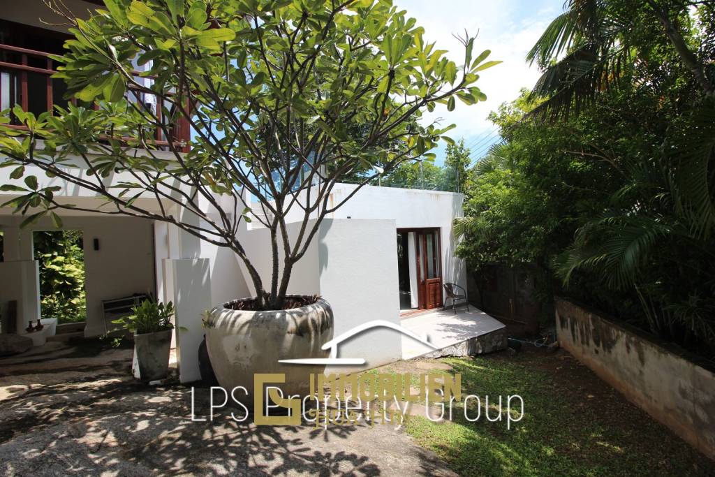 White Lotus 1: Außergewöhnlich und hochwertige 4 Schlafzimmer Villa in Stadtnähe mit Meerblick