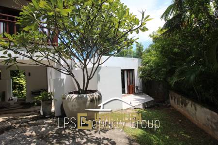 White Lotus 1: Außergewöhnlich und hochwertige 4 Schlafzimmer Villa in Stadtnähe mit Meerblick