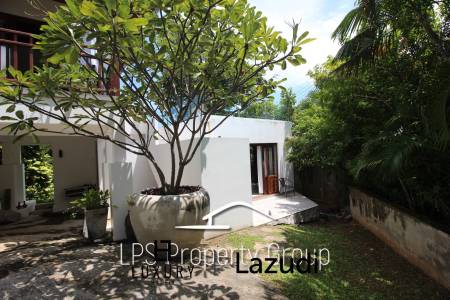 Unique 4 Bed Luxury Villa close to town (Sea Views)