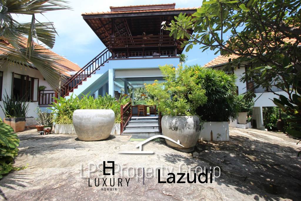 Unique 4 Bed Luxury Villa close to town (Sea Views)